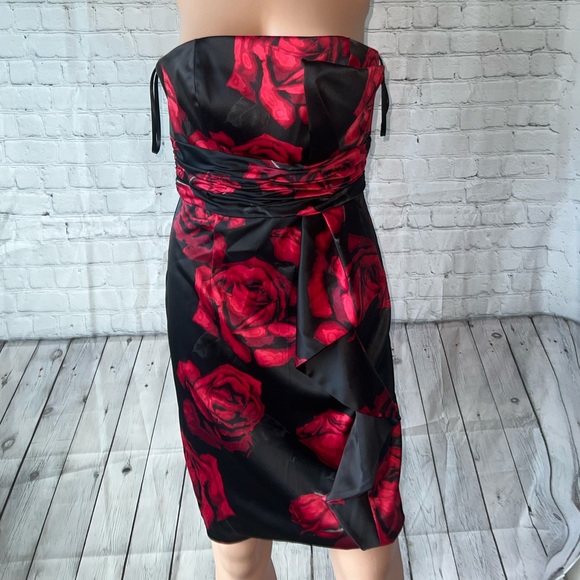 White House Black Market Dresses & Skirts - White House Black Market Black & Red Rose Dress size 0